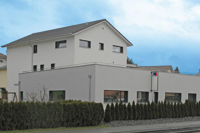 Gewerbe, Wohn- und Geschäftshaus